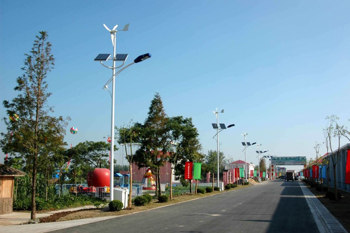 遵义太阳能路灯厂家浅谈路灯的电池板组成