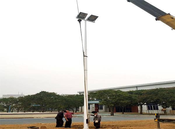 中高杆灯安装现场